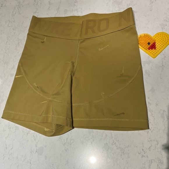 Woman’s nike dry fit biking shorts - Picture 3 of 6